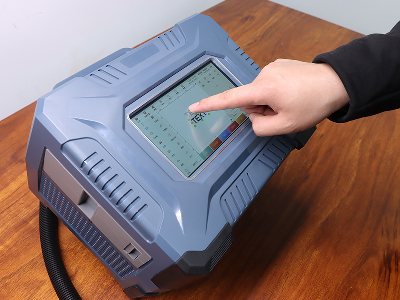 電池供電的便攜式手持光纖激光雕刻機 電池供電的便攜式手持光纖激光雕刻機