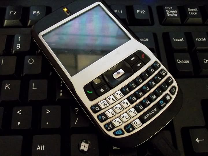 電子行業(yè)鍵盤激光打標(biāo)機(jī)