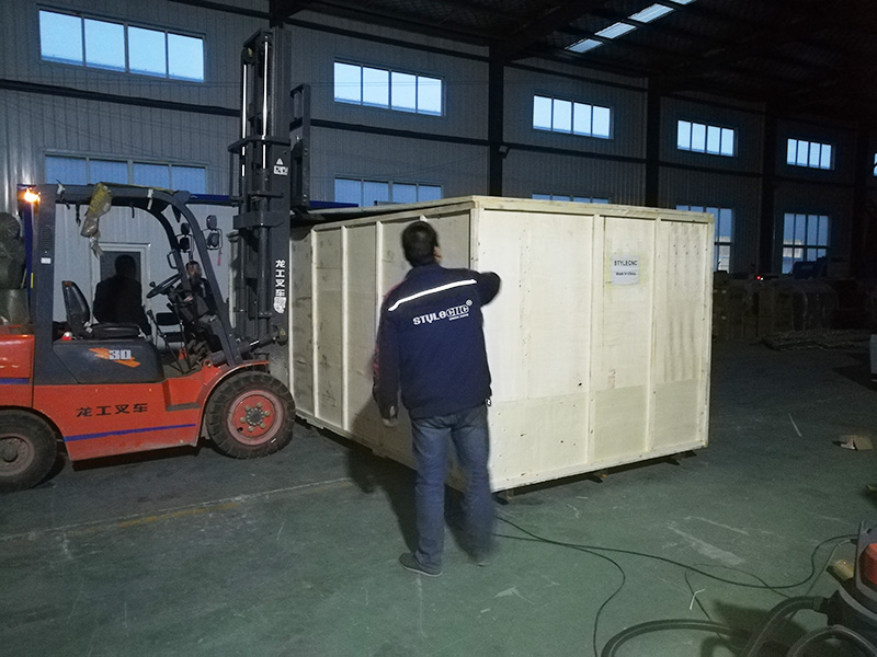 數(shù)控等離子管切割機(jī)包裝 數(shù)控等離子管切割機(jī)包裝