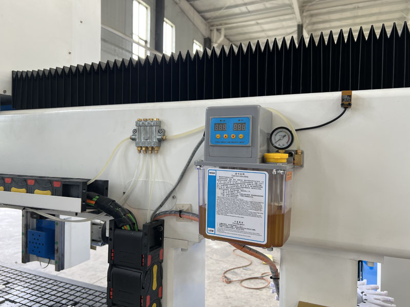 四軸數(shù)控木工雕刻機(jī)自動潤滑