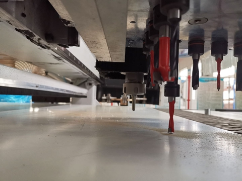 適用于板式家具的簡易自動換刀數控雕刻刻機,配有排鉆 適用于板式家具的簡易自動換刀數控雕刻刻機,配有排鉆