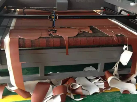 激光皮革切割機帶自動送料系統(tǒng) 激光皮革切割機帶自動送料系統(tǒng)