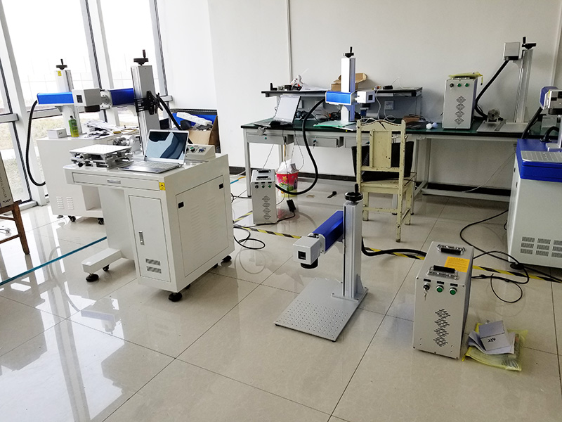 特價出售用于杯子和玻璃杯的旋轉光纖激光雕刻機