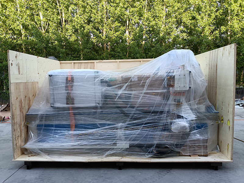 自動換刀數(shù)控雕刻刻機(jī)的包裝