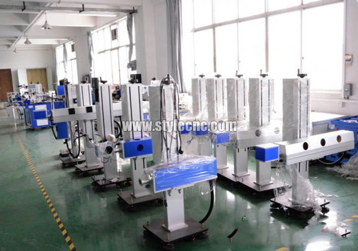 在線飛行激光雕刻機(jī)