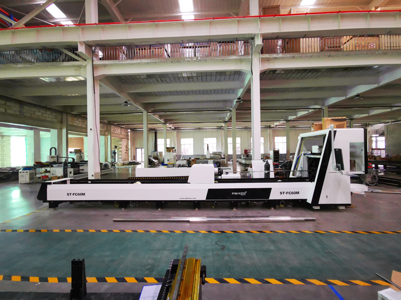 6 米長金屬管材光纖激光切割機 1000w