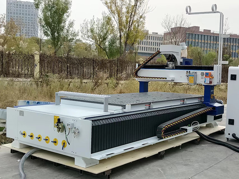 4x8 帶換刀裝置的自動(dòng)換刀數(shù)控木雕機(jī)