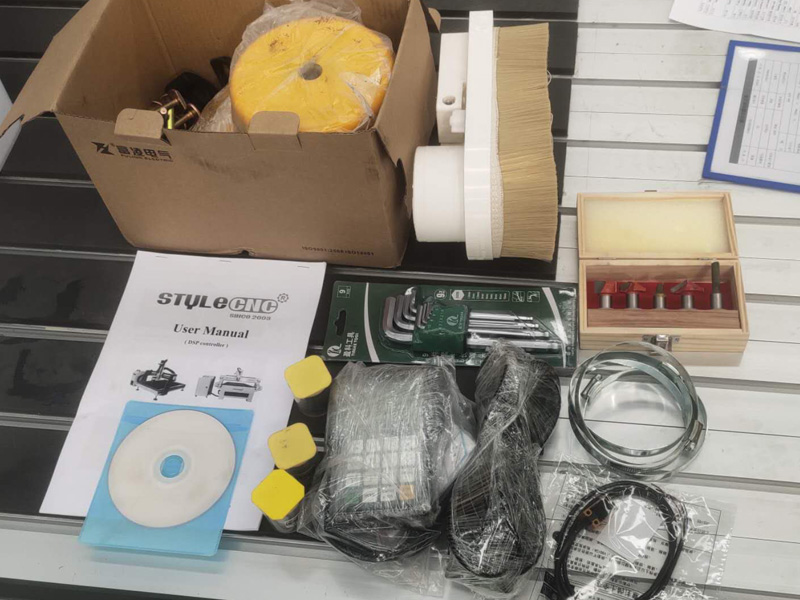 經濟實惠的數控雕刻刻機工作臺鉆頭和工具