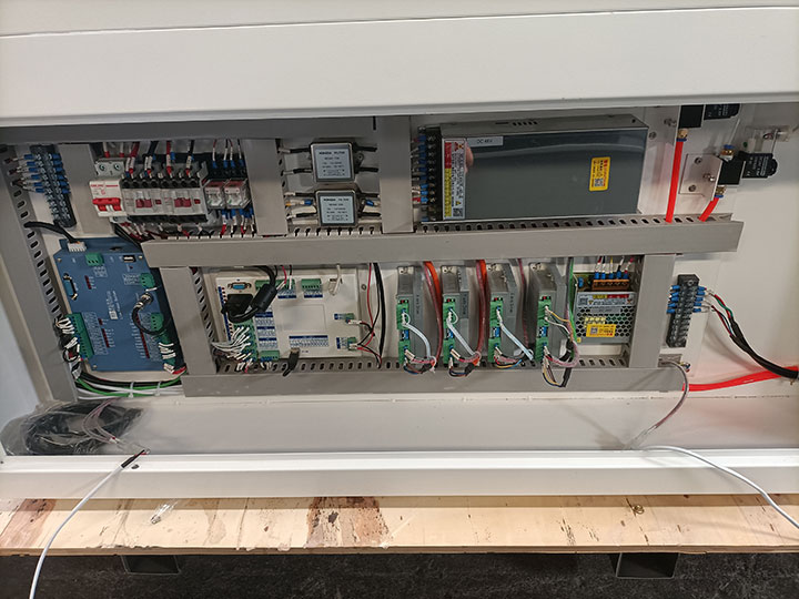 雙頭 CO2 激光切割機(jī)控制箱 雙頭 CO2 激光切割機(jī)控制箱