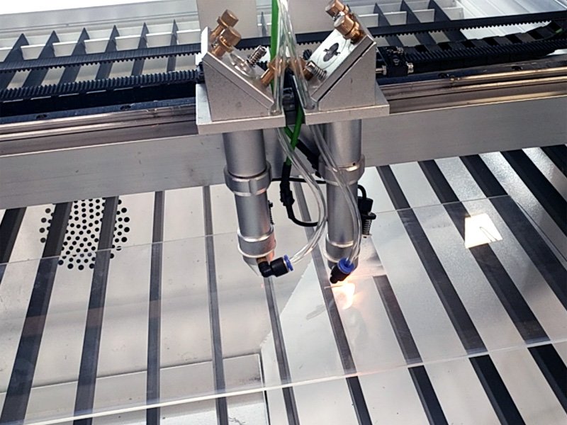 雙頭 CO2 紙張和紙板激光切割機(jī) 雙頭 CO2 紙張和紙板激光切割機(jī)