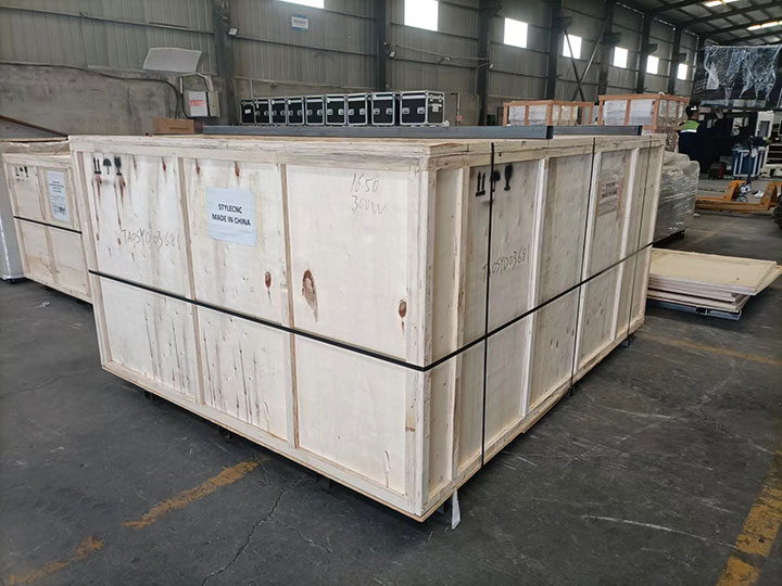 雙頭膠合板盒 CO2 激光切割機(jī) 雙頭膠合板盒 CO2 激光切割機(jī)