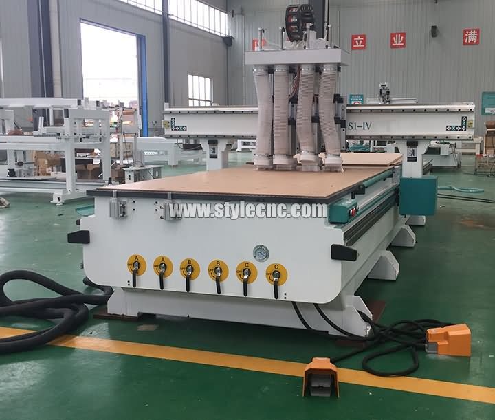 帶 4 個主軸的家具數控雕刻機發貨到卡塔爾