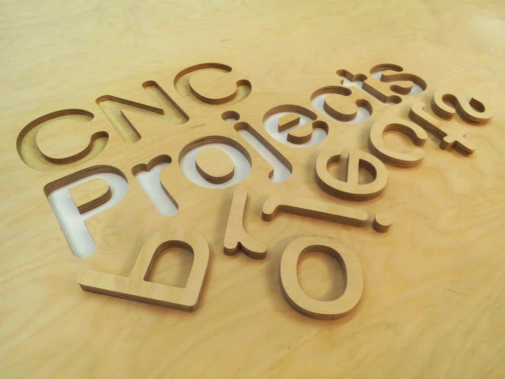 用于木質(zhì)標(biāo)牌制作項(xiàng)目的數(shù)控雕刻機(jī)