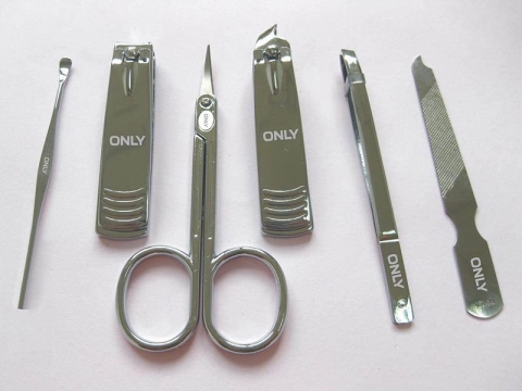 適用于金屬標牌、工藝品、藝術(shù)品、工具的光纖激光雕刻機