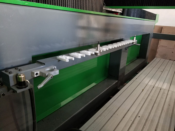 適用于四軸 EPS數(shù)控雕刻機的線性自動換刀刀庫 適用于四軸 EPS數(shù)控雕刻機的線性自動換刀刀庫