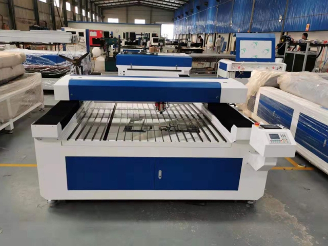 150W 混合激光切割機 STJ1325M 在阿根廷