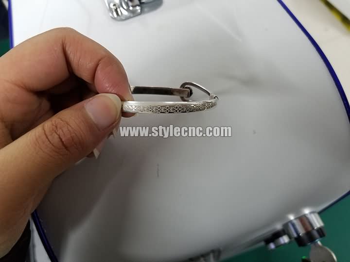 3D 光纖激光雕刻機用于銀手鏈