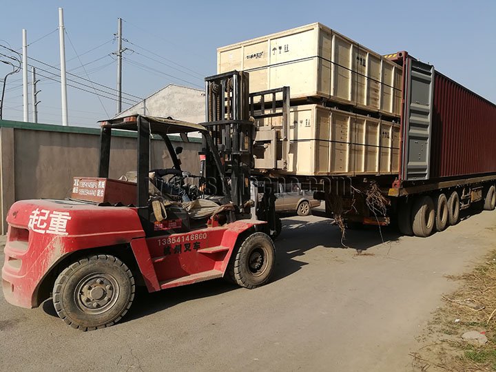 4 臺(tái)配備 3 個(gè)主軸的多任務(wù)數(shù)控雕刻機(jī)已準(zhǔn)備好運(yùn)往英國