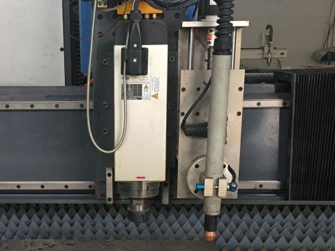 數(shù)控等離子切割工作臺與數(shù)控雕刻機主軸相結合 數(shù)控等離子切割工作臺與數(shù)控雕刻機主軸相結合