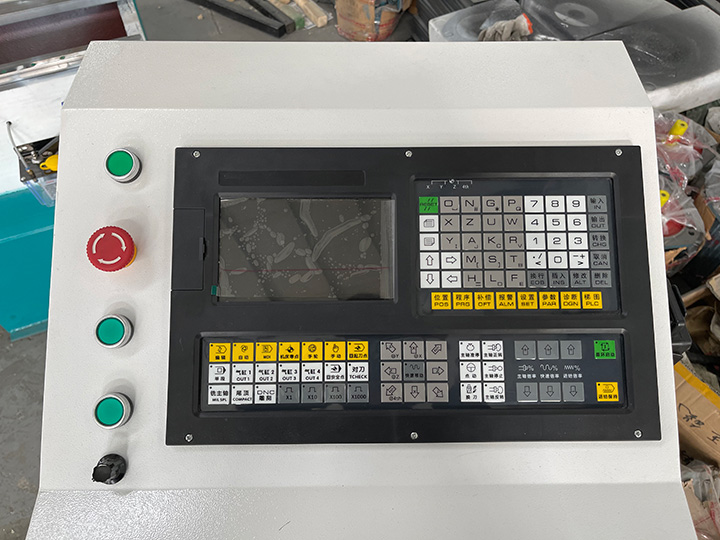 帶自動送料器的多功能數控木工車床