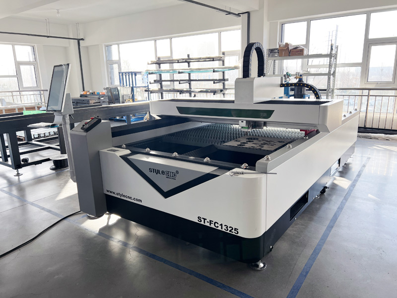 4x8 光纖激光不銹鋼切割機 4x8 光纖激光不銹鋼切割機