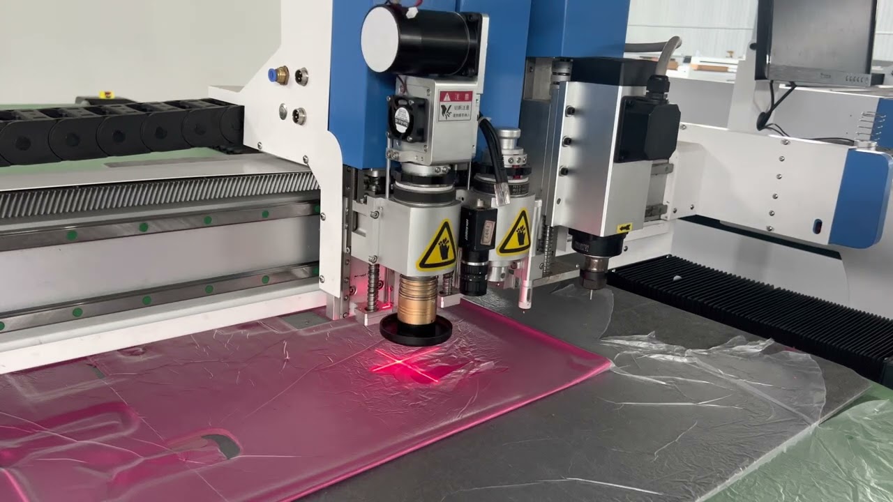 自動(dòng)振動(dòng)刀切割多層織物