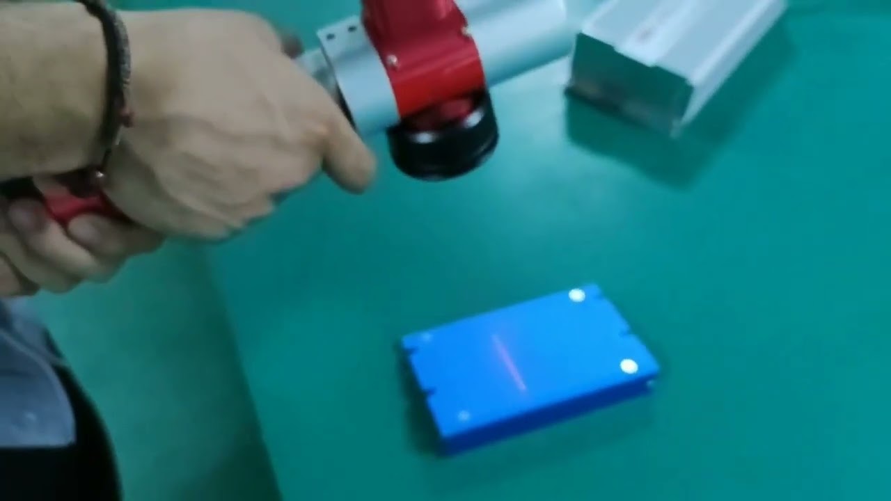 實惠價格 100W 背包式激光清洗機出售 實惠價格 100W 背包式激光清洗機出售