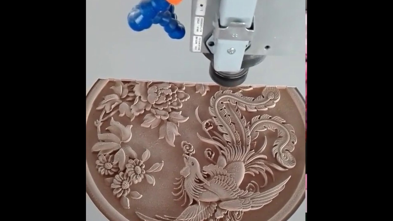 用于木制工藝品鏤空和浮雕的小型數控雕刻機