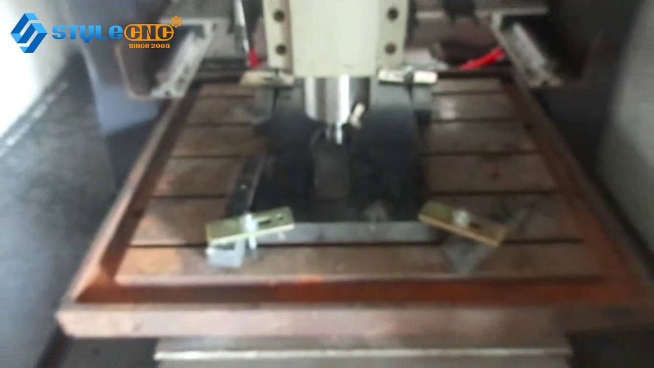 帶自動換刀裝置的自動換刀CNC 鞋模制造機 帶自動換刀裝置的自動換刀CNC 鞋模制造機